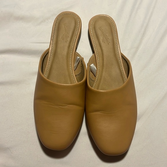 Universal Thread Shoes - Picture 1 of 4